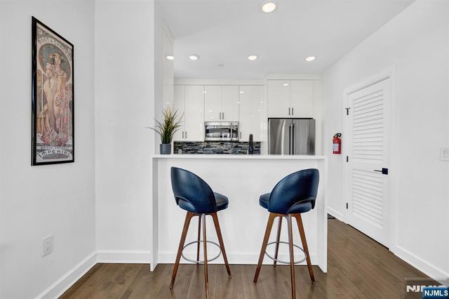 974 Summit, Newark, NJ 07307