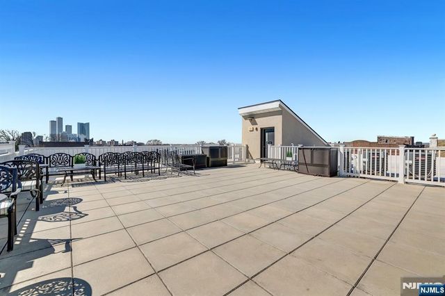 974 Summit, Newark, NJ 07307