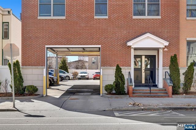 974 Summit, Newark, NJ 07307