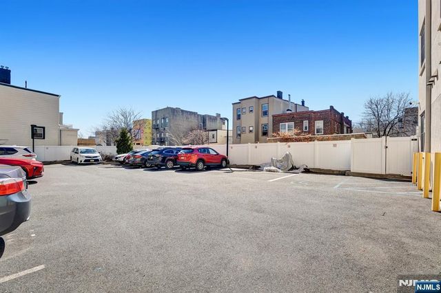 974 Summit, Newark, NJ 07307