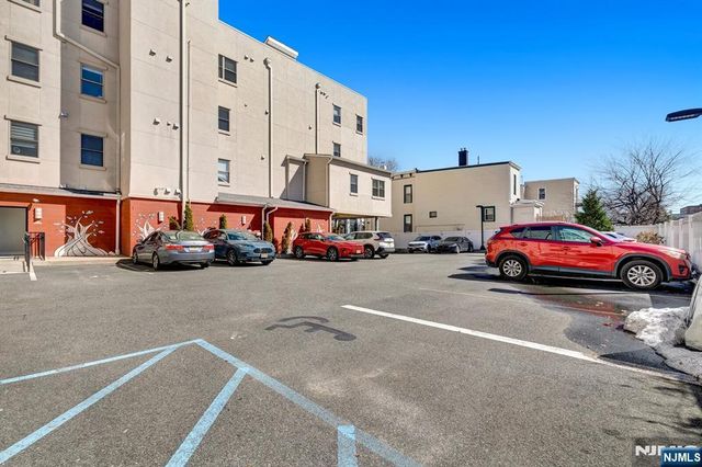 974 Summit, Newark, NJ 07307