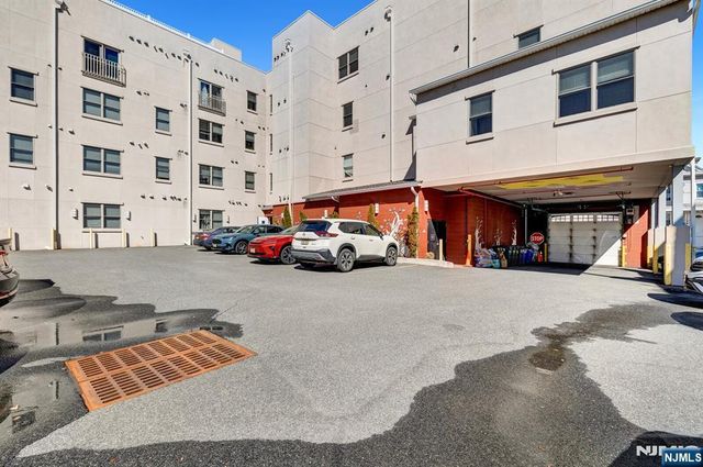 974 Summit, Newark, NJ 07307