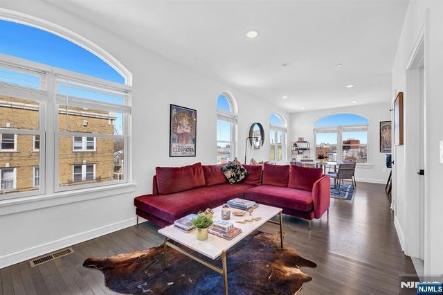 974 Summit, Newark, NJ 07307