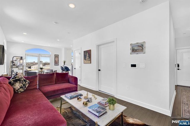 974 Summit, Newark, NJ 07307