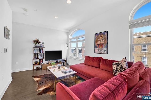 974 Summit, Newark, NJ 07307