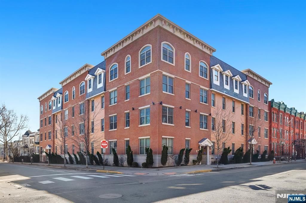 974 Summit, Newark, NJ 07307