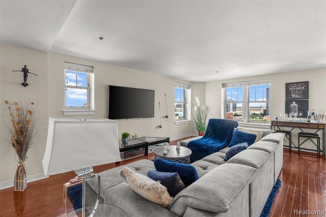 525 W Lafayette Boulevard 11B, Detroit, MI 48226