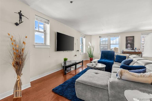 525 W Lafayette Boulevard 11B, Detroit, MI 48226