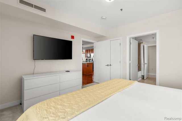 525 W Lafayette Boulevard 11B, Detroit, MI 48226