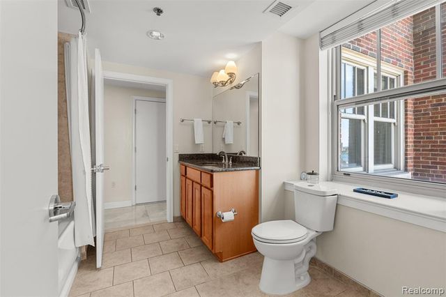 525 W Lafayette Boulevard 11B, Detroit, MI 48226