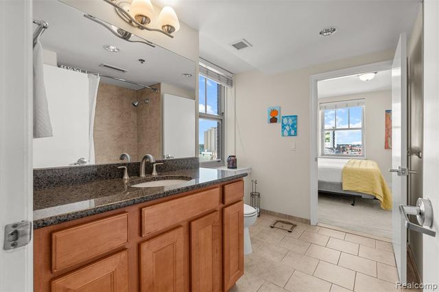 525 W Lafayette Boulevard 11B, Detroit, MI 48226