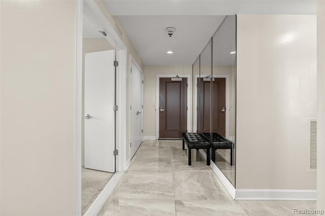 525 W Lafayette Boulevard 11B, Detroit, MI 48226