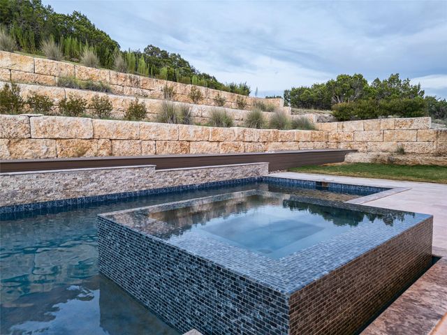 106 Bella Montagna CIR, Austin, TX 78734