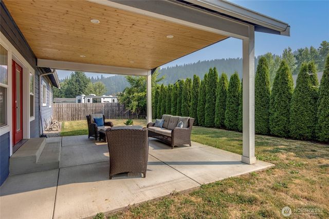 5014 Parker Road E, Sumner, WA 98390