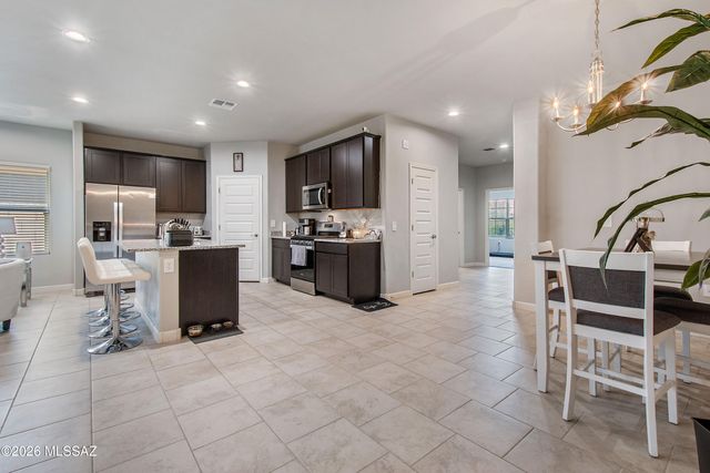 8841 W Red Spike Ice Drive, Marana, AZ 85653