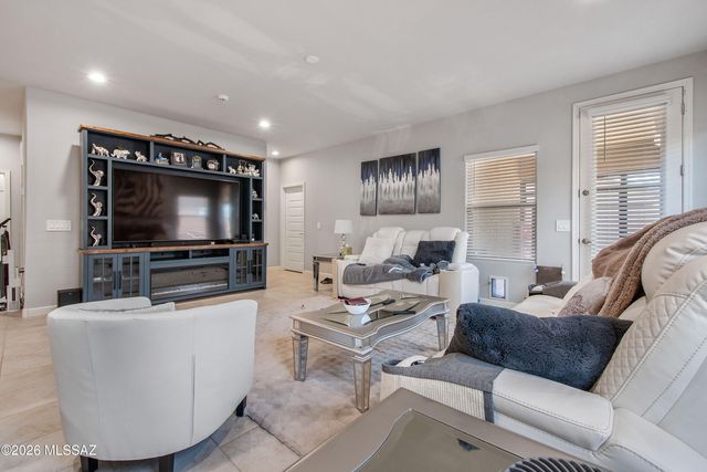 8841 W Red Spike Ice Drive, Marana, AZ 85653