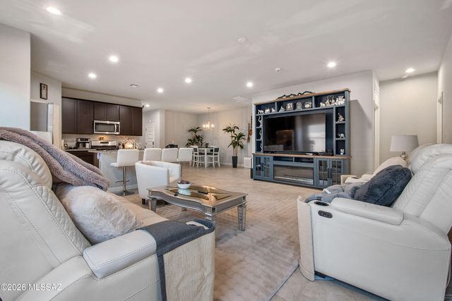 8841 W Red Spike Ice Drive, Marana, AZ 85653