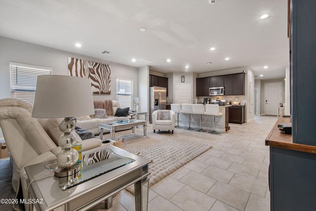 8841 W Red Spike Ice Drive, Marana, AZ 85653