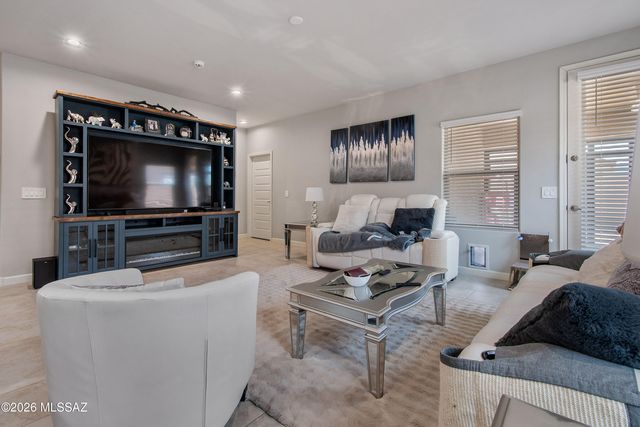 8841 W Red Spike Ice Drive, Marana, AZ 85653