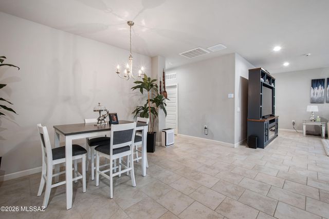 8841 W Red Spike Ice Drive, Marana, AZ 85653