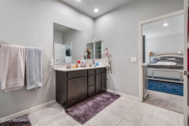 8841 W Red Spike Ice Drive, Marana, AZ 85653