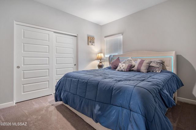 8841 W Red Spike Ice Drive, Marana, AZ 85653