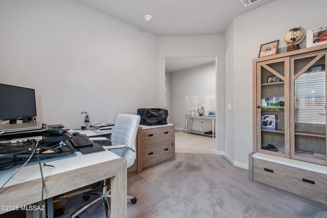 8841 W Red Spike Ice Drive, Marana, AZ 85653