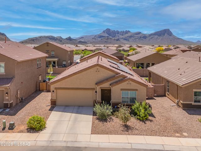 8841 W Red Spike Ice Drive, Marana, AZ 85653