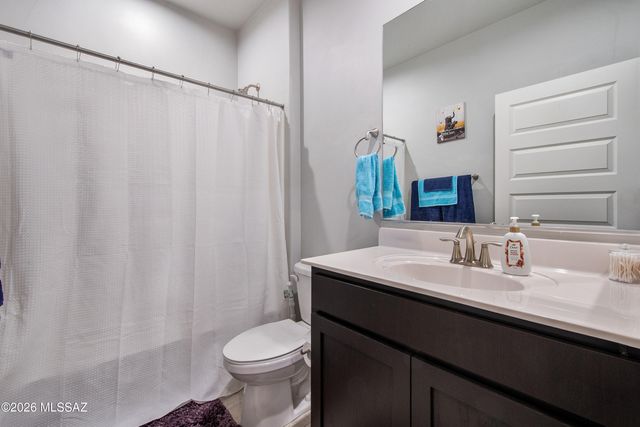 8841 W Red Spike Ice Drive, Marana, AZ 85653