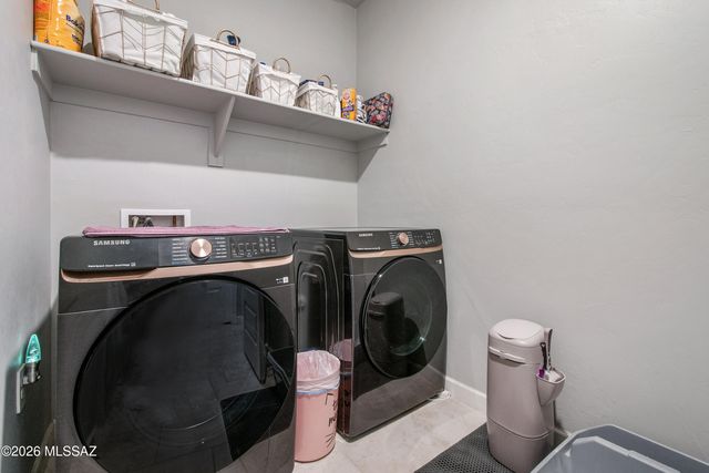 8841 W Red Spike Ice Drive, Marana, AZ 85653