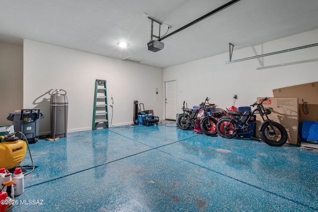 8841 W Red Spike Ice Drive, Marana, AZ 85653