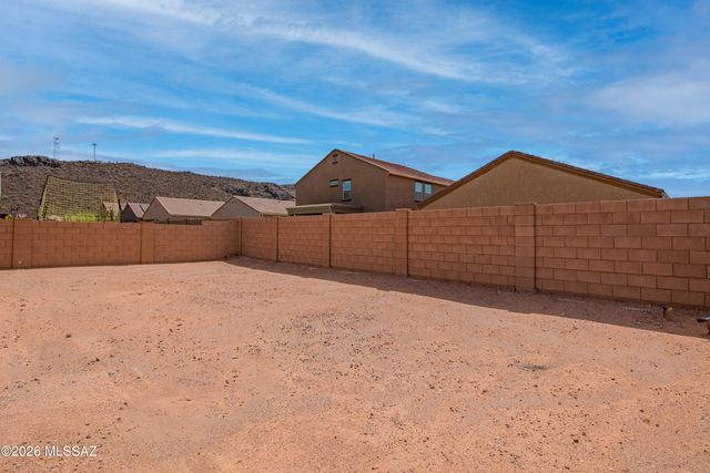 8841 W Red Spike Ice Drive, Marana, AZ 85653