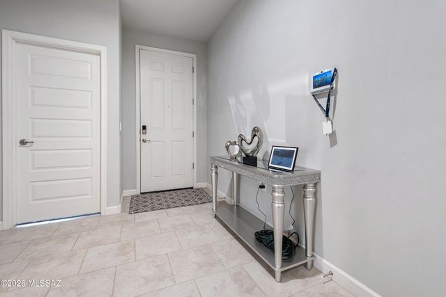 8841 W Red Spike Ice Drive, Marana, AZ 85653