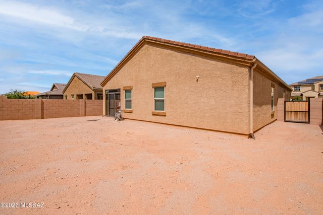 8841 W Red Spike Ice Drive, Marana, AZ 85653