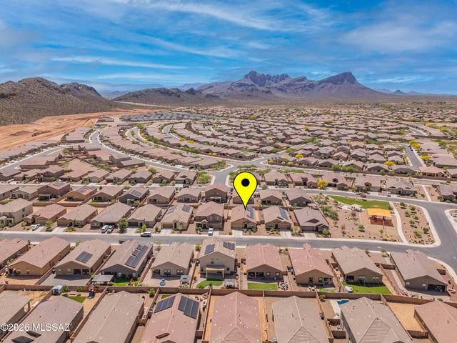 8841 W Red Spike Ice Drive, Marana, AZ 85653