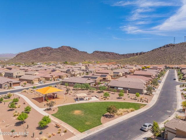 8841 W Red Spike Ice Drive, Marana, AZ 85653