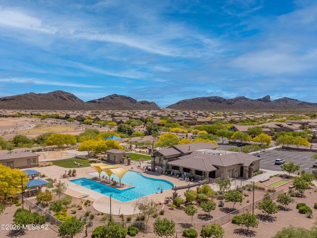 8841 W Red Spike Ice Drive, Marana, AZ 85653