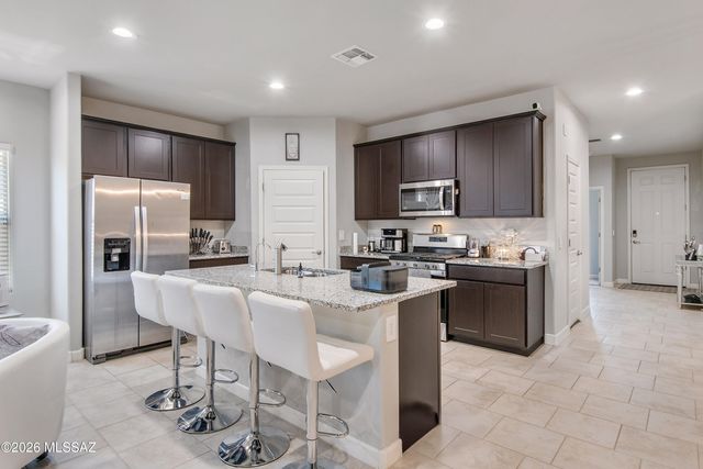 8841 W Red Spike Ice Drive, Marana, AZ 85653