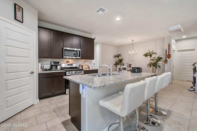 8841 W Red Spike Ice Drive, Marana, AZ 85653