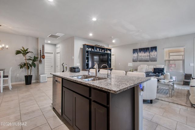 8841 W Red Spike Ice Drive, Marana, AZ 85653