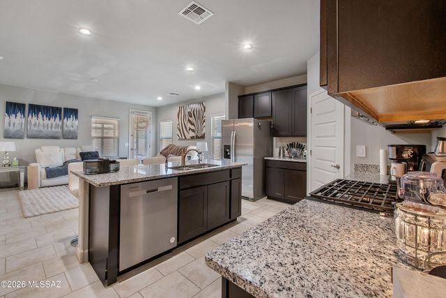 8841 W Red Spike Ice Drive, Marana, AZ 85653