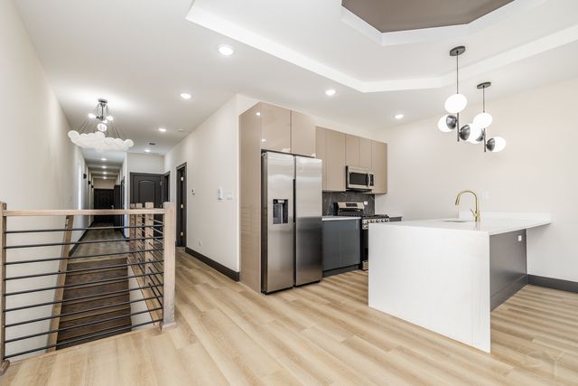 5637 S Prairie Avenue, Chicago, IL 60637