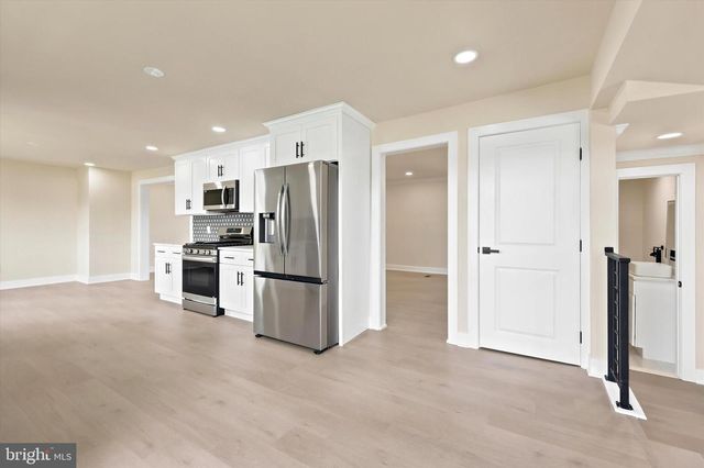 4 BELLOWS LN, Cherry Hill, NJ 08002
