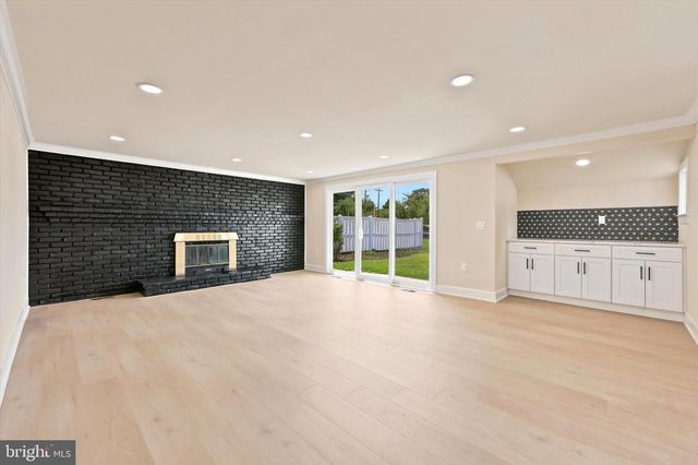 4 BELLOWS LN, Cherry Hill, NJ 08002