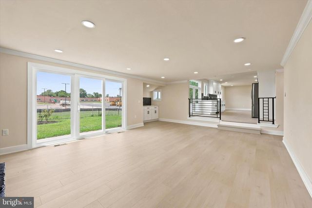 4 BELLOWS LN, Cherry Hill, NJ 08002