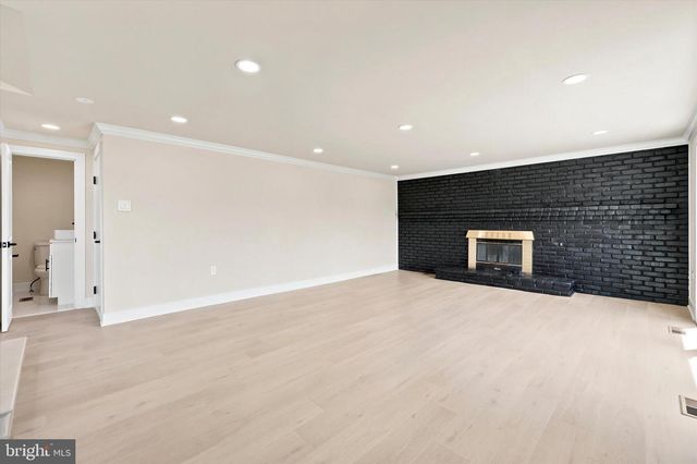 4 BELLOWS LN, Cherry Hill, NJ 08002