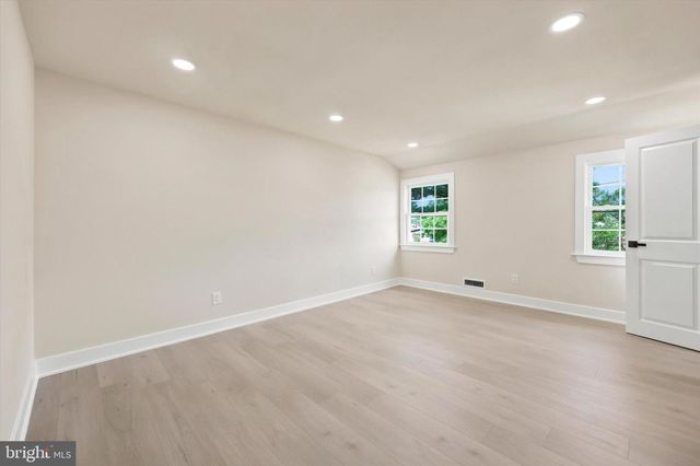 4 BELLOWS LN, Cherry Hill, NJ 08002