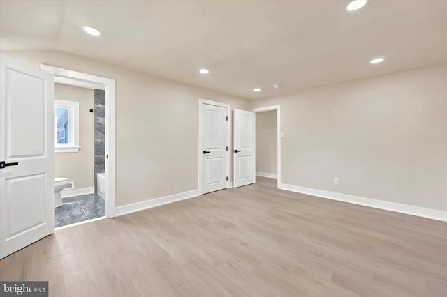 4 BELLOWS LN, Cherry Hill, NJ 08002