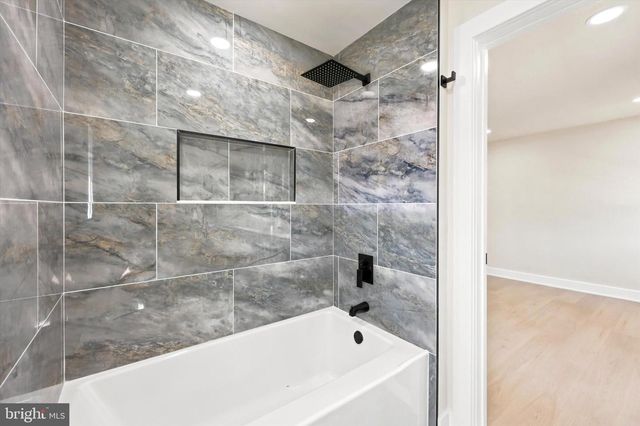 4 BELLOWS LN, Cherry Hill, NJ 08002