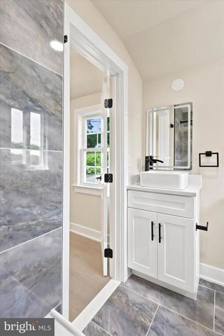 4 BELLOWS LN, Cherry Hill, NJ 08002